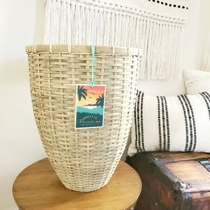 Large Pacific Paridise World Traveler Collection Wicker & Cement Planter